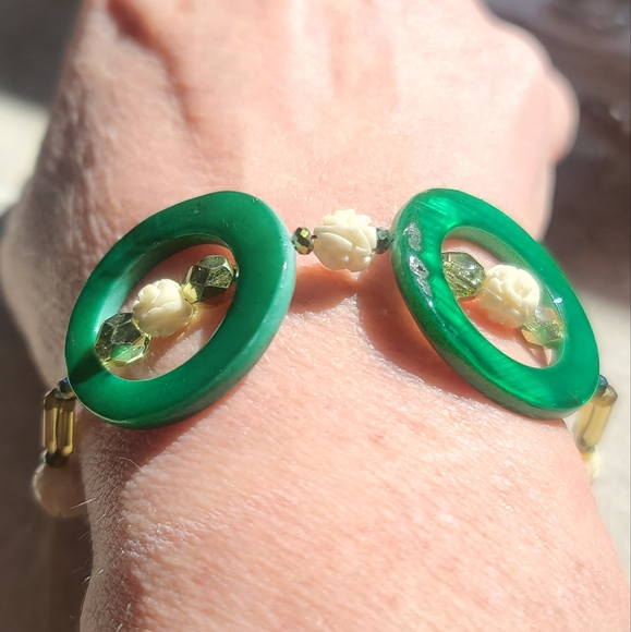 Handcrafted Bracelet and Earrings Set - Mother of Pearl - Picture 13 of 13